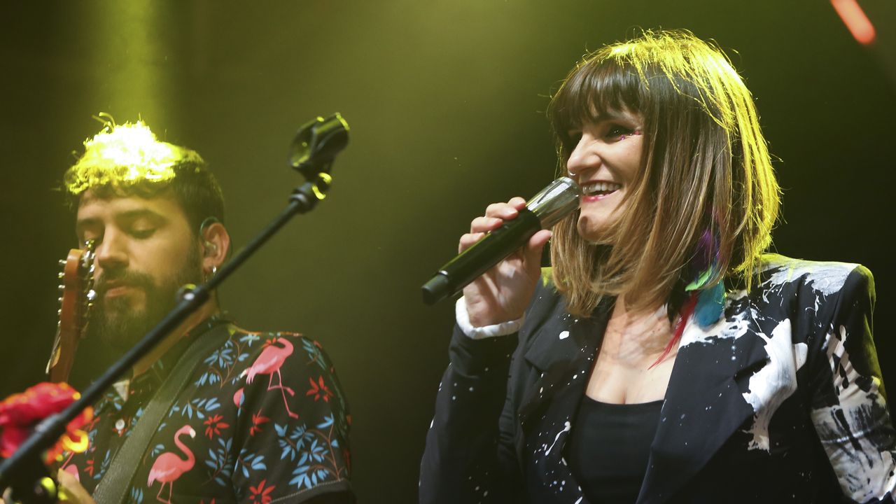 La Voz De Rozal N Brilla En La Plaza De Armas En Uno De Los Conciertos